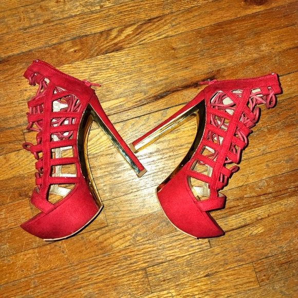 heels - Picture 3 of 3